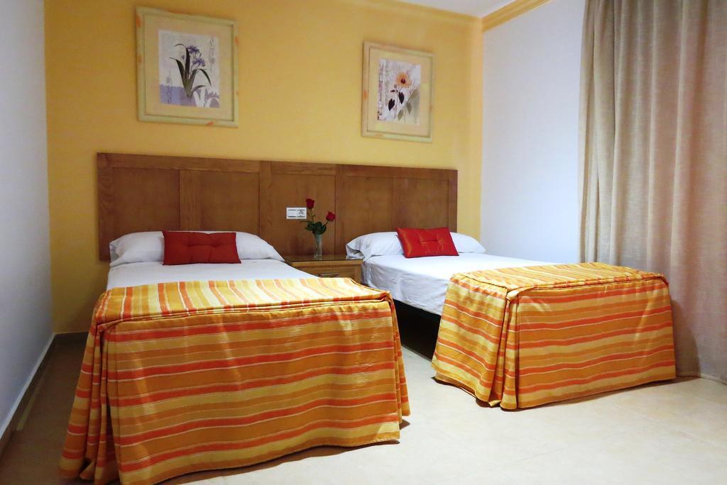 Apartamentos Turisticos Las Yucas Torre Del Mar Luaran gambar