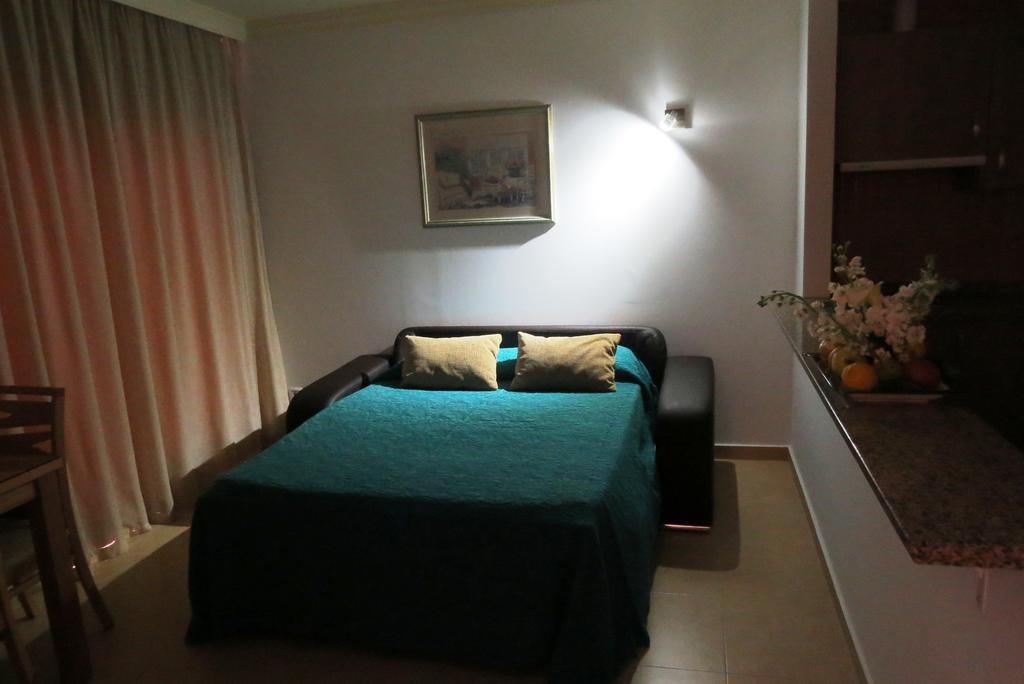 Apartamentos Turisticos Las Yucas Torre Del Mar Luaran gambar