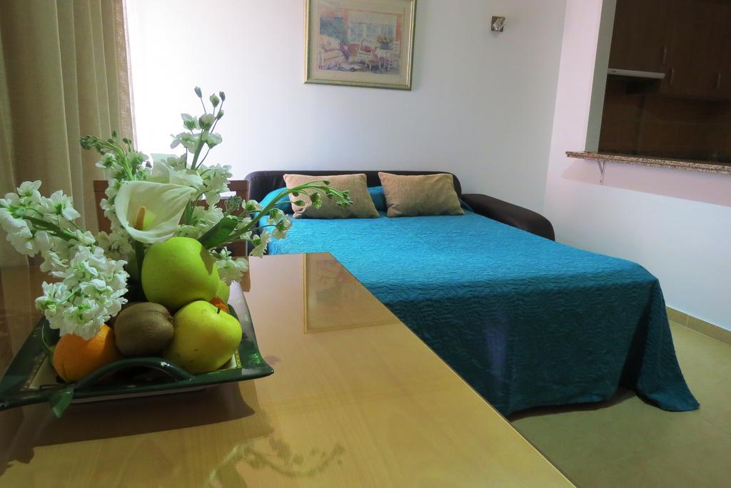 Apartamentos Turisticos Las Yucas Torre Del Mar Luaran gambar