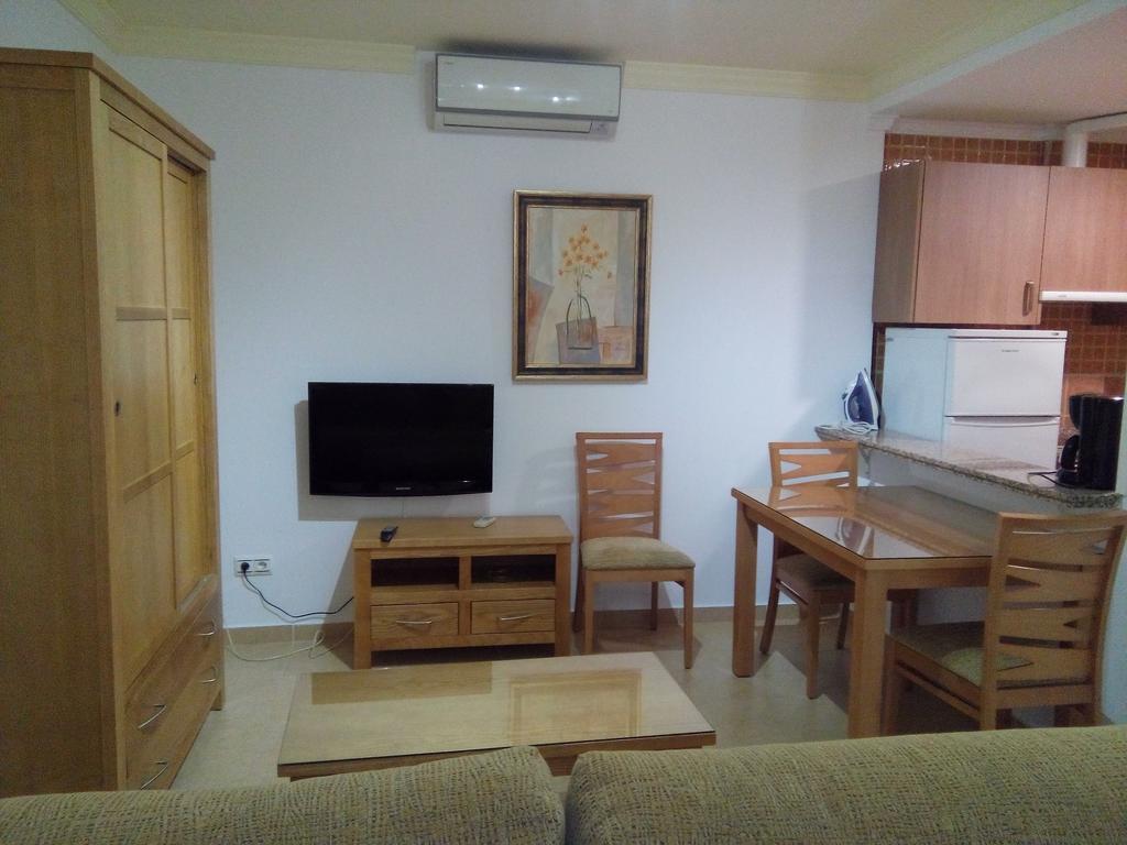 Apartamentos Turisticos Las Yucas Torre Del Mar Luaran gambar